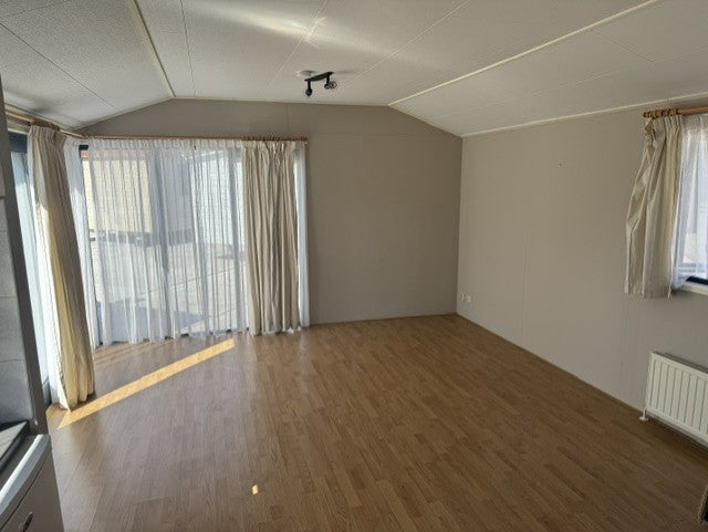 ** Canexel chalet 10.10 x 4.30 2 slaapkamers cv 27.950,-**