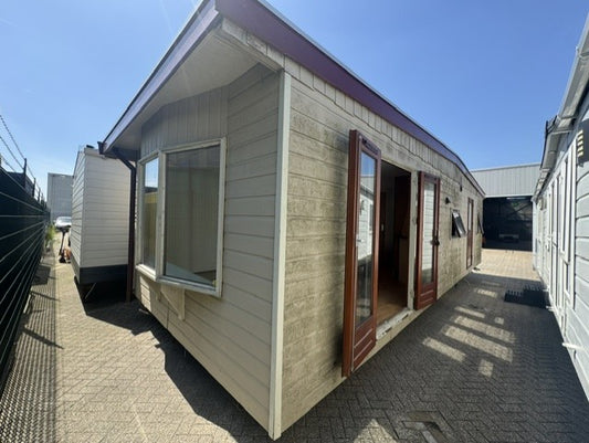 ** Chalet 10 x 3.90 2 slaapkamers cv Meeneemprijs: VERKOCHT!**