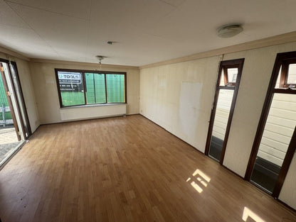 ** Chalet 10 x 3.90 2 slaapkamers cv Meeneemprijs: VERKOCHT!**