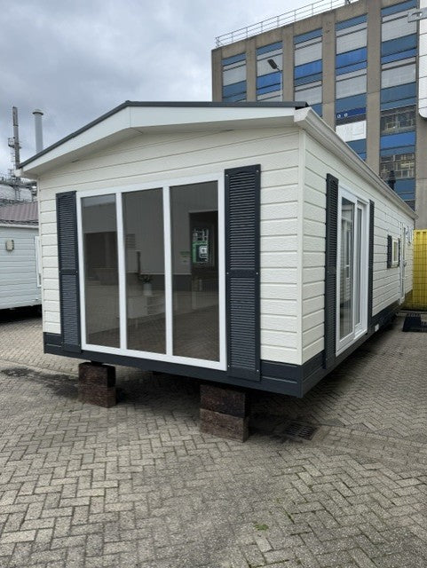 **Kunststof chalet 9.90 x 3.70 2 slaapkamers Gereserveerd!**