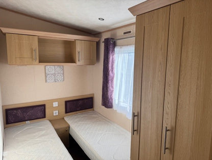 Kunststof Abi Ashcroft 11.80 x 3.80 3 slaapkamers Verkocht!!