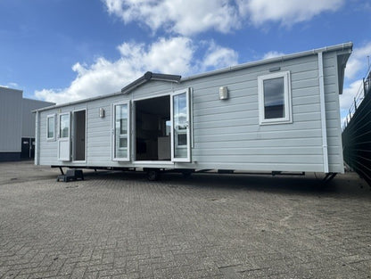 **Kunststof chalet met midden woonkamer en 3 slaapkamers GERESERVEERD!**