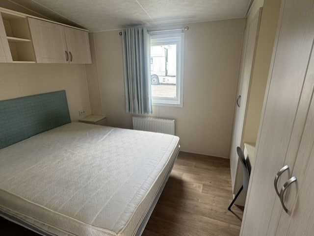 **Kunststof chalet met midden woonkamer en 3 slaapkamers GERESERVEERD!**
