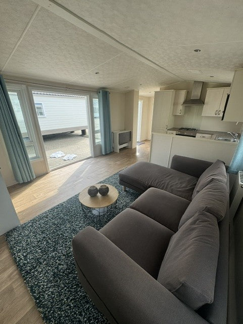 **Kunststof chalet met midden woonkamer en 3 slaapkamers GERESERVEERD!**